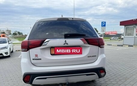 Mitsubishi Outlander III рестайлинг 3, 2019 год, 2 090 000 рублей, 17 фотография