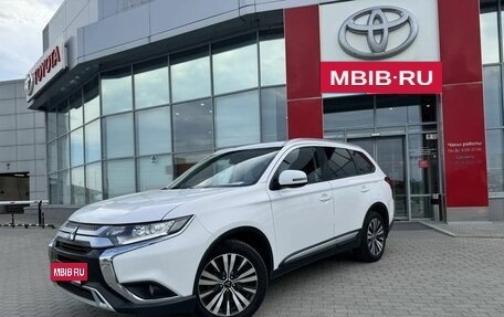 Mitsubishi Outlander III рестайлинг 3, 2019 год, 2 090 000 рублей, 4 фотография