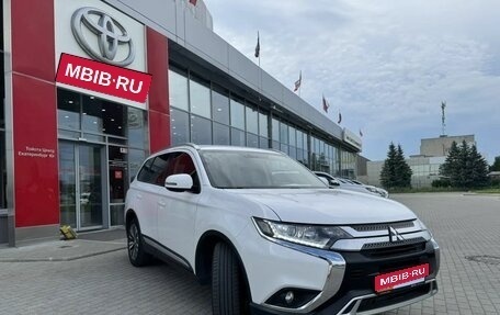 Mitsubishi Outlander III рестайлинг 3, 2019 год, 2 090 000 рублей, 2 фотография