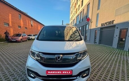 Honda Stepwgn IV, 2017 год, 1 900 000 рублей, 1 фотография