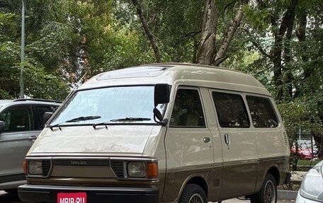 Toyota Town Ace I, 1982 год, 650 000 рублей, 1 фотография