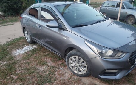 Hyundai Solaris II рестайлинг, 2017 год, 730 000 рублей, 2 фотография