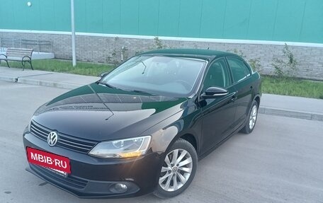 Volkswagen Jetta VI, 2012 год, 1 190 000 рублей, 2 фотография