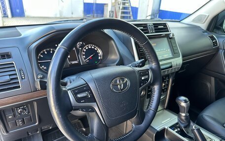 Toyota Land Cruiser Prado 150 рестайлинг 2, 2015 год, 6 000 000 рублей, 8 фотография