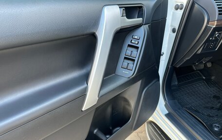 Toyota Land Cruiser Prado 150 рестайлинг 2, 2015 год, 6 000 000 рублей, 11 фотография