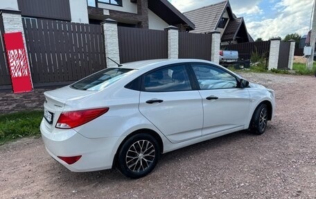 Hyundai Solaris II рестайлинг, 2015 год, 825 000 рублей, 2 фотография
