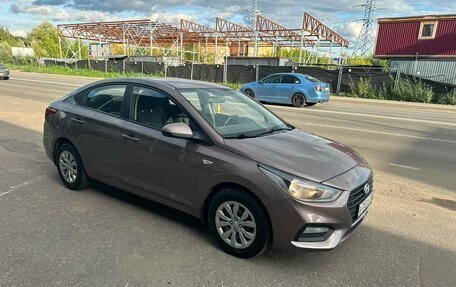 Hyundai Solaris II рестайлинг, 2018 год, 930 000 рублей, 2 фотография