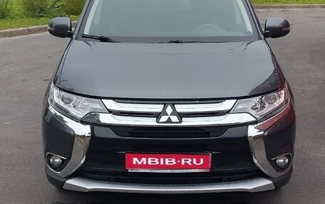 Mitsubishi Outlander III рестайлинг 3, 2017 год, 1 850 000 рублей, 1 фотография