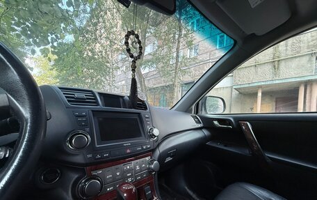 Toyota Highlander III, 2012 год, 1 650 000 рублей, 9 фотография