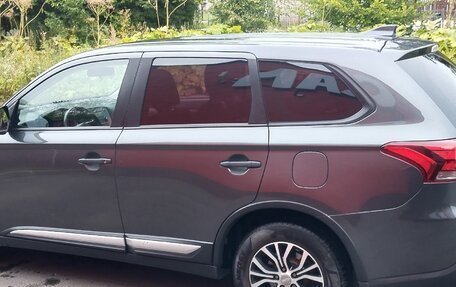 Mitsubishi Outlander III рестайлинг 3, 2017 год, 1 850 000 рублей, 3 фотография