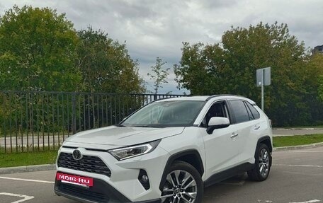 Toyota RAV4, 2021 год, 3 150 000 рублей, 2 фотография