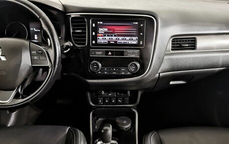 Mitsubishi Outlander III рестайлинг 3, 2019 год, 2 015 150 рублей, 14 фотография