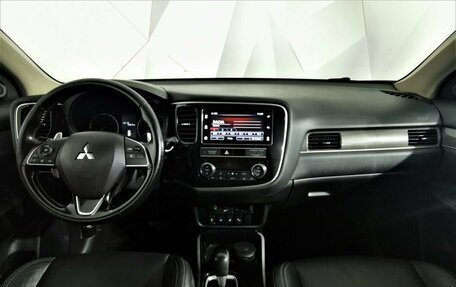 Mitsubishi Outlander III рестайлинг 3, 2019 год, 2 015 150 рублей, 13 фотография