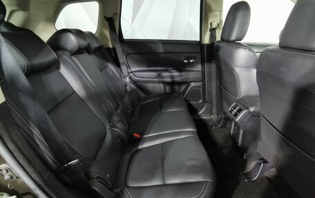 Mitsubishi Outlander III рестайлинг 3, 2019 год, 2 015 150 рублей, 15 фотография