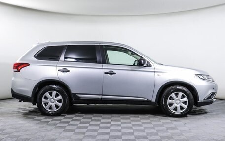 Mitsubishi Outlander III рестайлинг 3, 2018 год, 1 920 000 рублей, 2 фотография