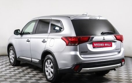 Mitsubishi Outlander III рестайлинг 3, 2018 год, 1 920 000 рублей, 3 фотография