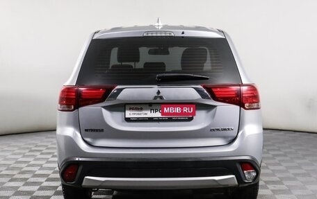 Mitsubishi Outlander III рестайлинг 3, 2018 год, 1 920 000 рублей, 6 фотография