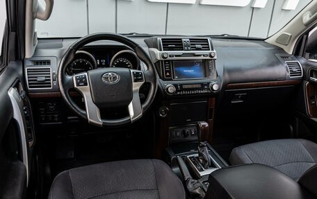 Toyota Land Cruiser Prado 150 рестайлинг 2, 2014 год, 3 190 000 рублей, 6 фотография