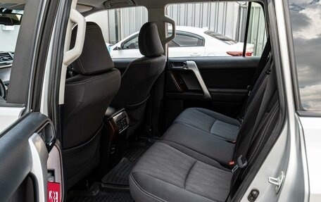 Toyota Land Cruiser Prado 150 рестайлинг 2, 2014 год, 3 190 000 рублей, 11 фотография