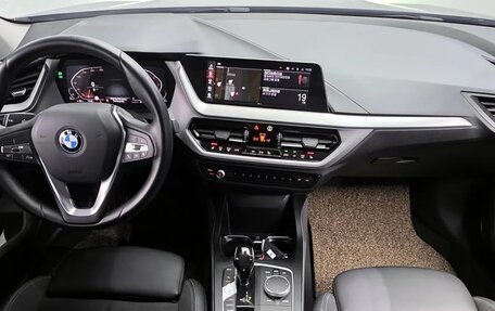 BMW 1 серия, 2021 год, 2 800 000 рублей, 10 фотография