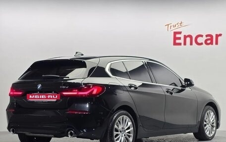 BMW 1 серия, 2021 год, 2 800 000 рублей, 3 фотография