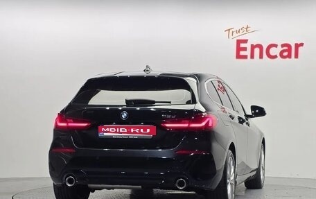 BMW 1 серия, 2021 год, 2 800 000 рублей, 4 фотография