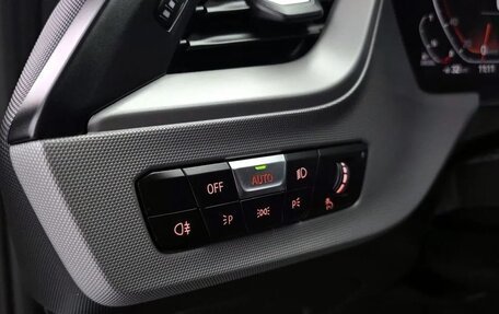 BMW 1 серия, 2021 год, 2 800 000 рублей, 17 фотография