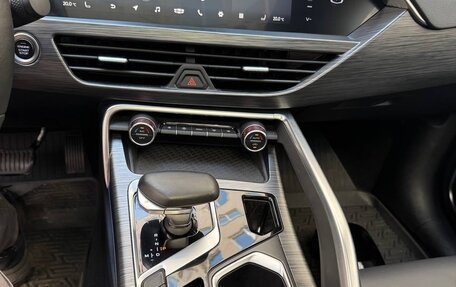 Geely Tugella FY11, 2022 год, 2 850 000 рублей, 12 фотография