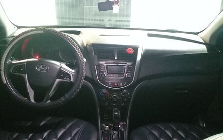 Hyundai Solaris II рестайлинг, 2015 год, 650 000 000 рублей, 1 фотография