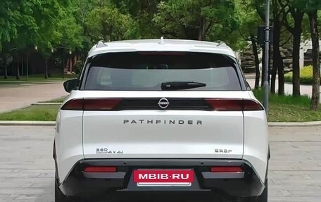 Nissan Pathfinder, 2024 год, 4 500 000 рублей, 5 фотография