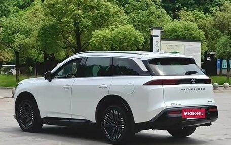 Nissan Pathfinder, 2024 год, 4 500 000 рублей, 6 фотография
