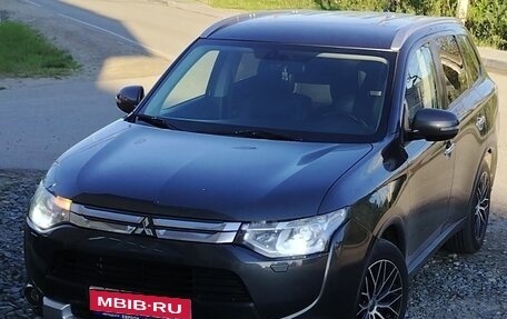 Mitsubishi Outlander III рестайлинг 3, 2014 год, 1 500 000 рублей, 1 фотография