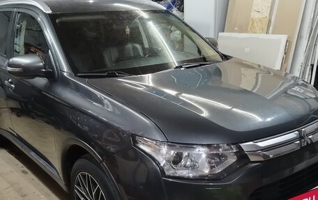 Mitsubishi Outlander III рестайлинг 3, 2014 год, 1 500 000 рублей, 3 фотография