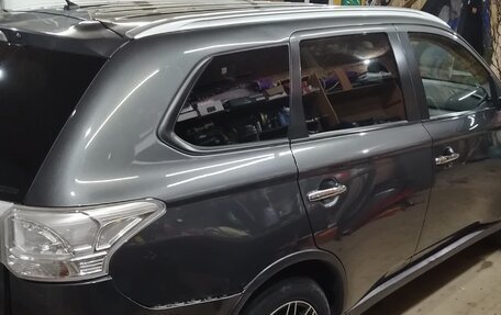 Mitsubishi Outlander III рестайлинг 3, 2014 год, 1 500 000 рублей, 5 фотография
