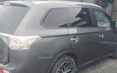 Mitsubishi Outlander III рестайлинг 3, 2014 год, 1 500 000 рублей, 7 фотография