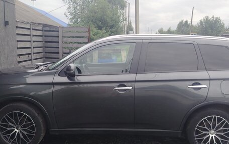 Mitsubishi Outlander III рестайлинг 3, 2014 год, 1 500 000 рублей, 11 фотография