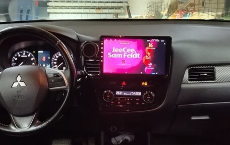 Mitsubishi Outlander III рестайлинг 3, 2014 год, 1 500 000 рублей, 15 фотография