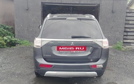 Mitsubishi Outlander III рестайлинг 3, 2014 год, 1 500 000 рублей, 9 фотография