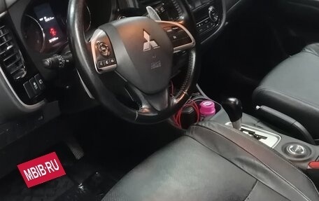 Mitsubishi Outlander III рестайлинг 3, 2014 год, 1 500 000 рублей, 17 фотография