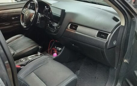 Mitsubishi Outlander III рестайлинг 3, 2014 год, 1 500 000 рублей, 30 фотография