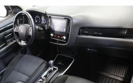 Mitsubishi Outlander III рестайлинг 3, 2021 год, 2 249 000 рублей, 5 фотография