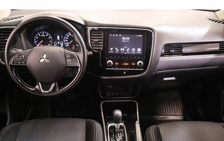 Mitsubishi Outlander III рестайлинг 3, 2021 год, 2 249 000 рублей, 11 фотография