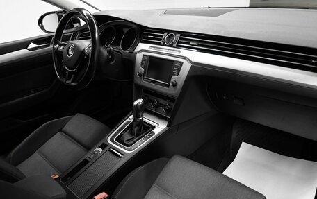Volkswagen Passat B8 рестайлинг, 2017 год, 1 745 000 рублей, 13 фотография