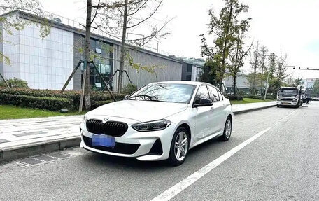 BMW 1 серия, 2023 год, 1 355 000 рублей, 1 фотография