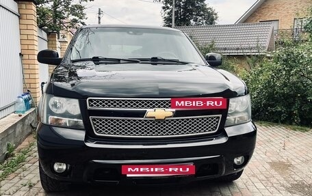 Chevrolet Tahoe III, 2013 год, 2 420 000 рублей, 2 фотография