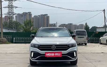 Volkswagen T-Roc I, 2022 год, 1 780 000 рублей, 2 фотография