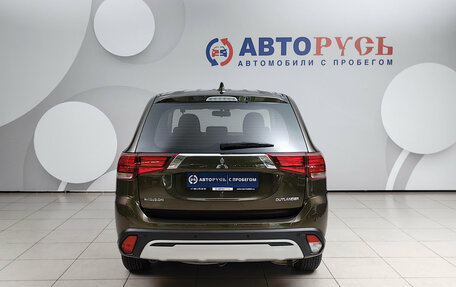 Mitsubishi Outlander III рестайлинг 3, 2020 год, 2 149 000 рублей, 4 фотография