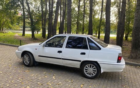 Daewoo Nexia I рестайлинг, 2001 год, 100 000 рублей, 4 фотография