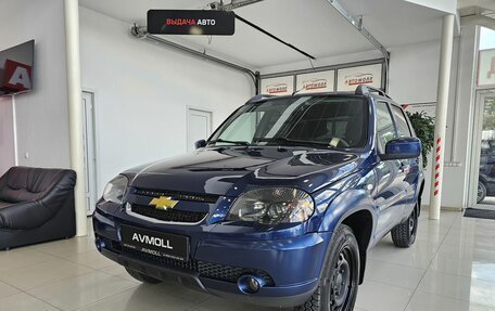 Chevrolet Niva I рестайлинг, 2017 год, 899 000 рублей, 2 фотография