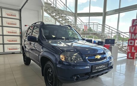 Chevrolet Niva I рестайлинг, 2017 год, 899 000 рублей, 3 фотография